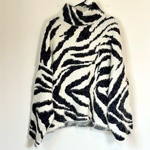K Jordan Black and White Zebra Patterned Turtleneck Sweater - Size: Extra Large